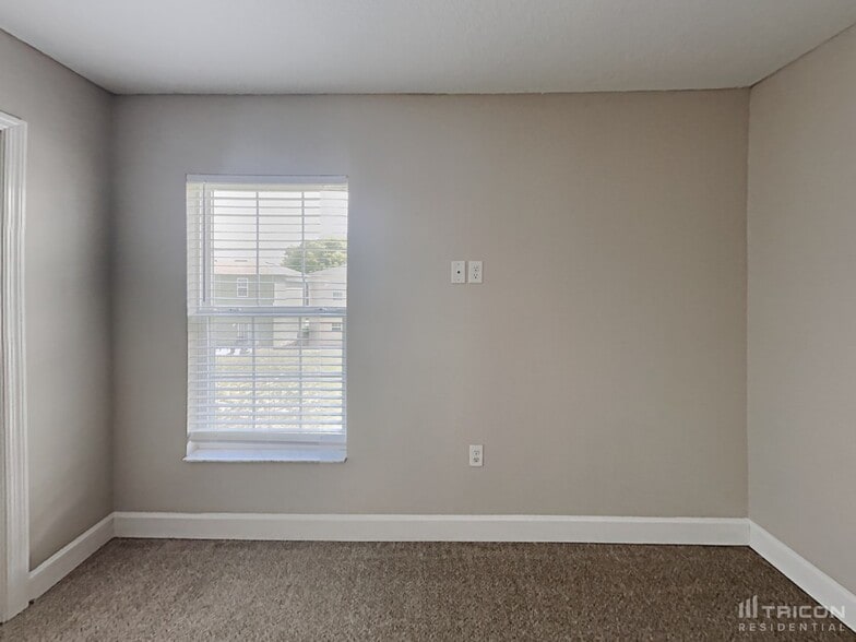 Building Photo - 2304 Whitley Ln