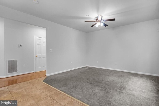 Building Photo - 21375 Lookout Dr