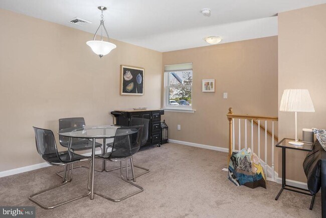 Building Photo - 1008 Horseshoe Dr