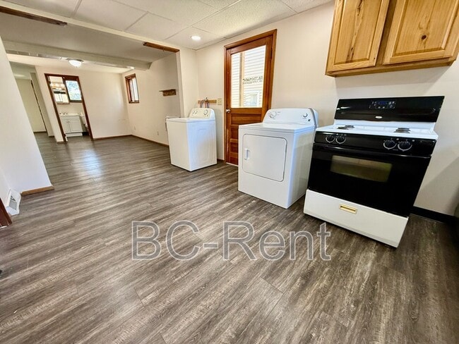 Building Photo - 526 Adams St