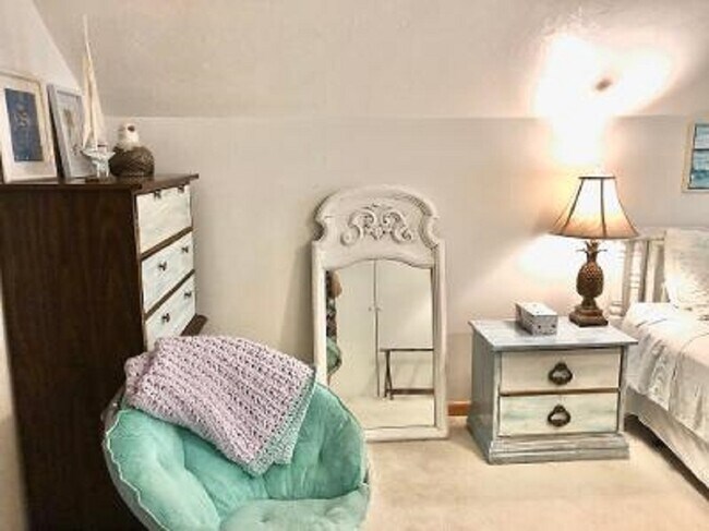 Primary bedroom - 3061 Maple Ave