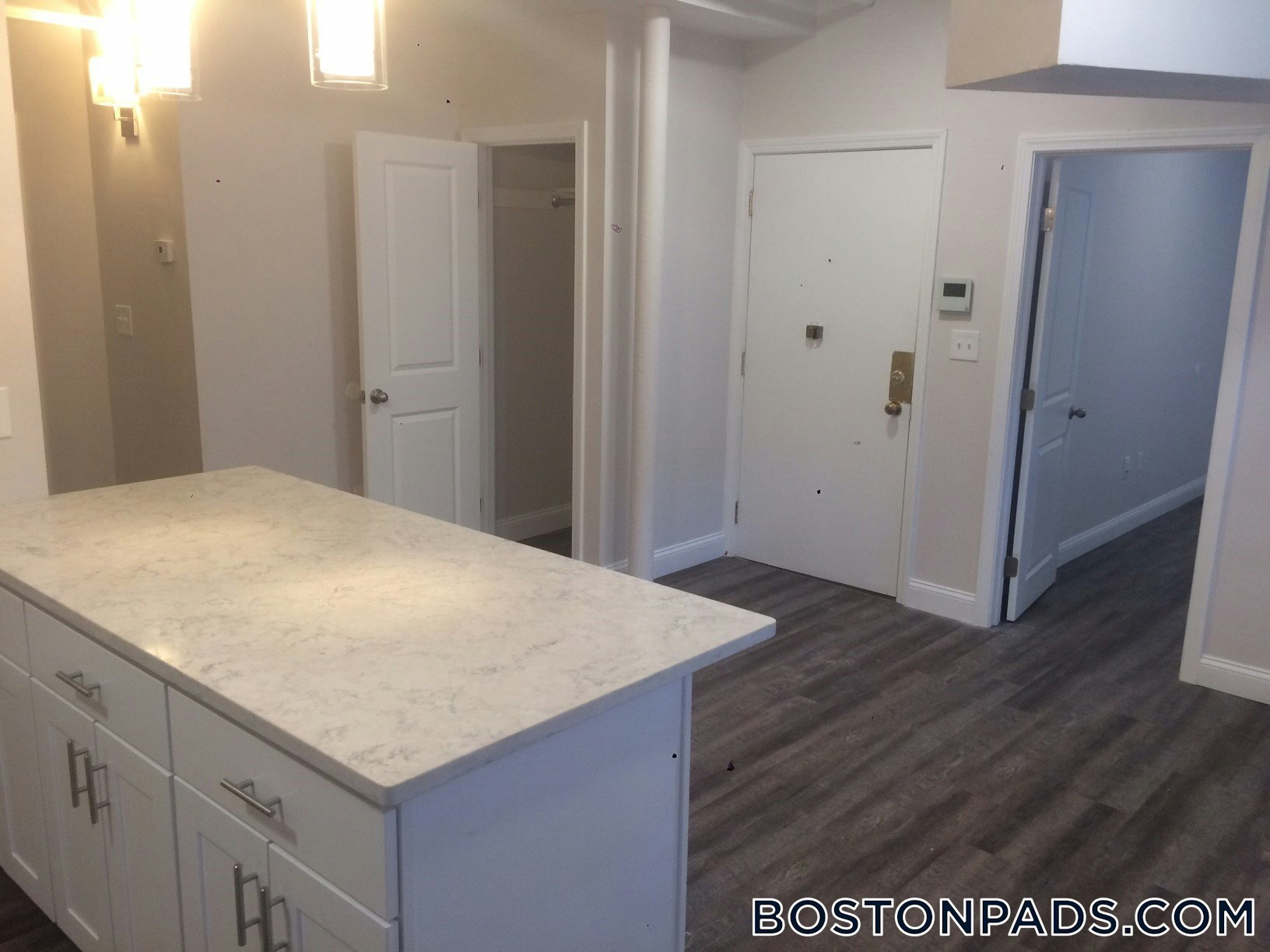 Building Photo - 89 Park Dr