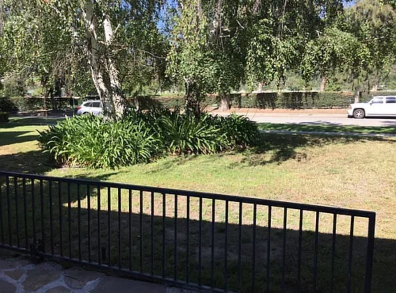 seating area fronting bedroom - 3141 Country Club Dr