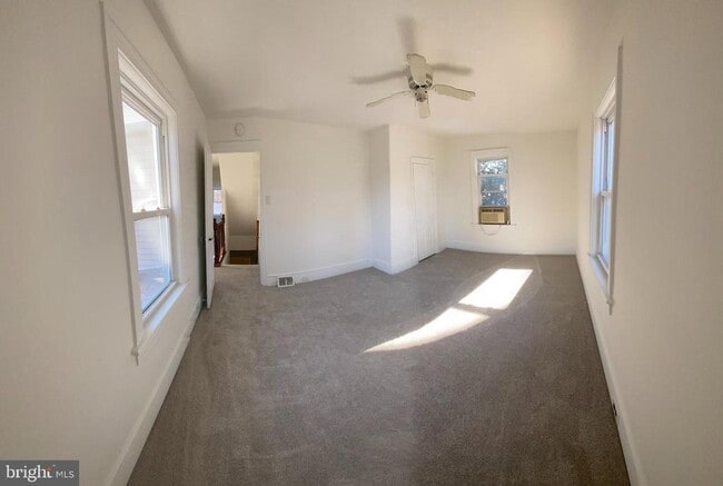 Building Photo - 328 S Broadway