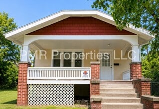 Building Photo - 3 Bedrooms / 1 Bathroom House