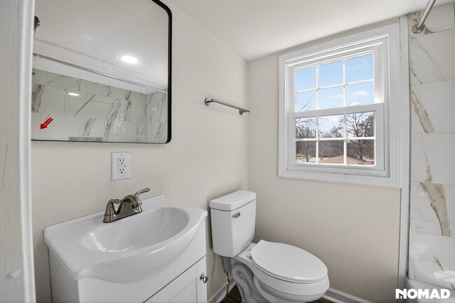 Building Photo - Charming Duplex 2BR + Upstairs 1BR Studio