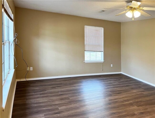 Building Photo - 5900 Samantha St