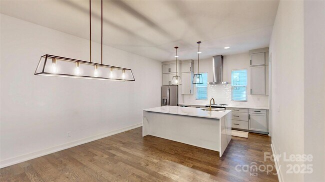 Building Photo - 4019 Plaza Row Ct