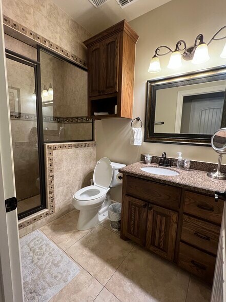 Building Photo - 2100 Rice Ave