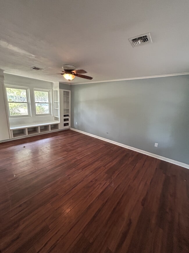 Building Photo - 1203 Caroline Dr