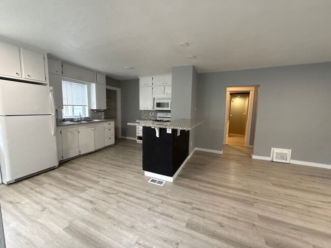 Building Photo - Now Available: $2600/month - 6 MONTH LEASE...
