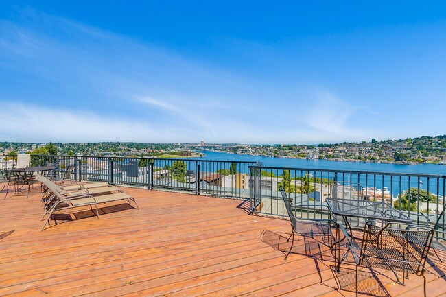 Rooftop Deck - 655 Crockett St