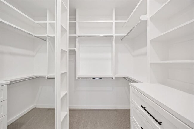 Building Photo - 966 Hangar Dr