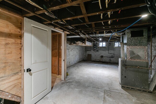 Building Photo - Brand New Modern Apartment Brewerytown