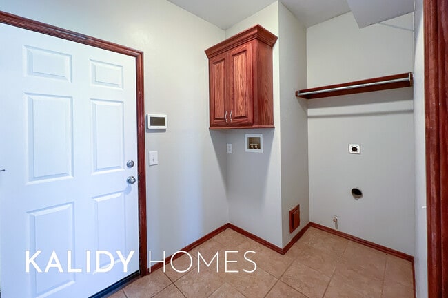 Building Photo - 3817 Kindle Ln
