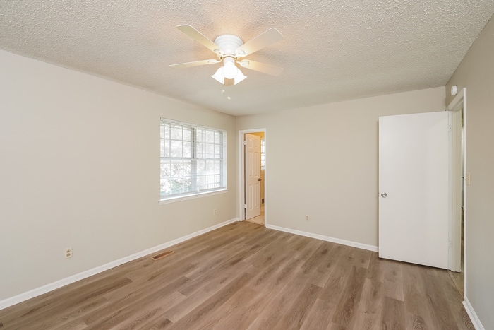 Building Photo - 611 Ashwood Ln