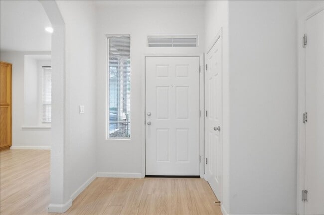 Building Photo - 374 Coventry Cir