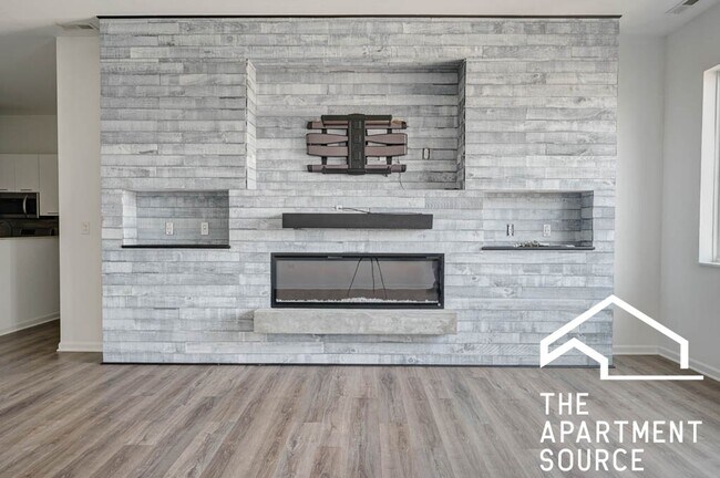 Building Photo - Top Floor Massive 3 Bed/2 Bath in the South Loop with a Stunning Updated Kitchen!