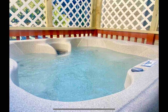 Building Photo - 912 Little Bay Ave