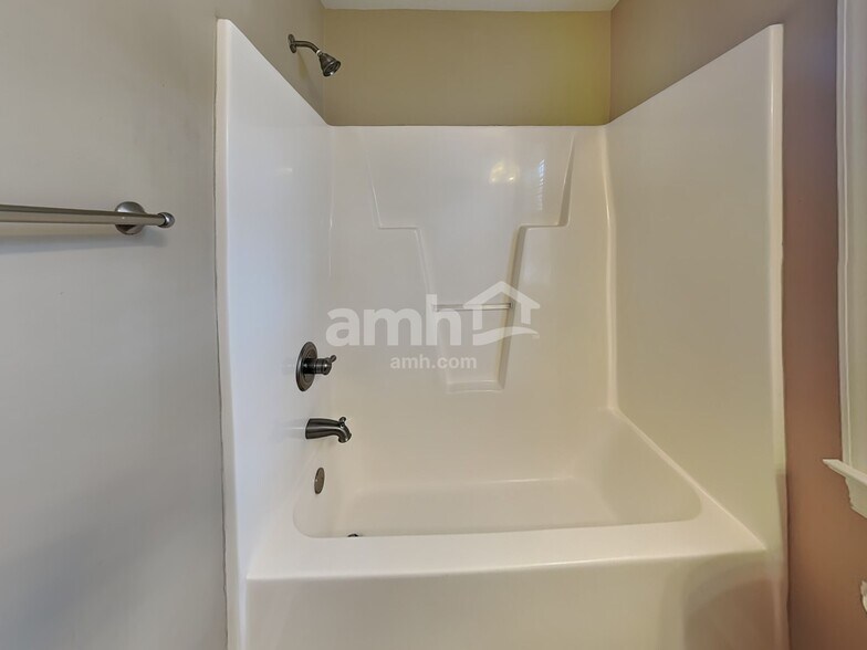 Building Photo - 146 Farrington Dr