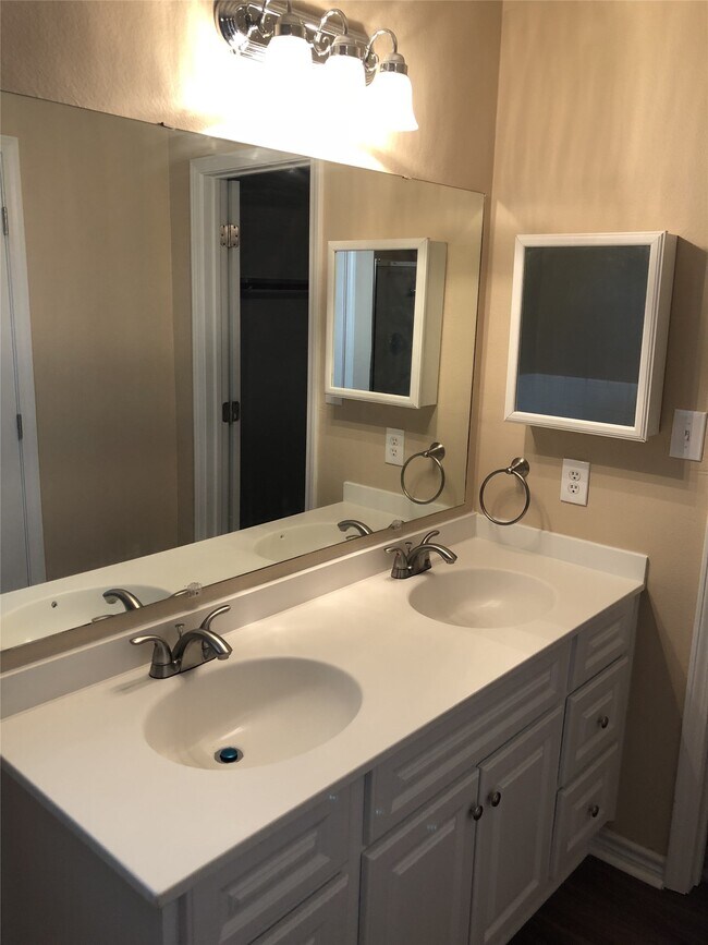 Building Photo - 16115 Speyburn Ct