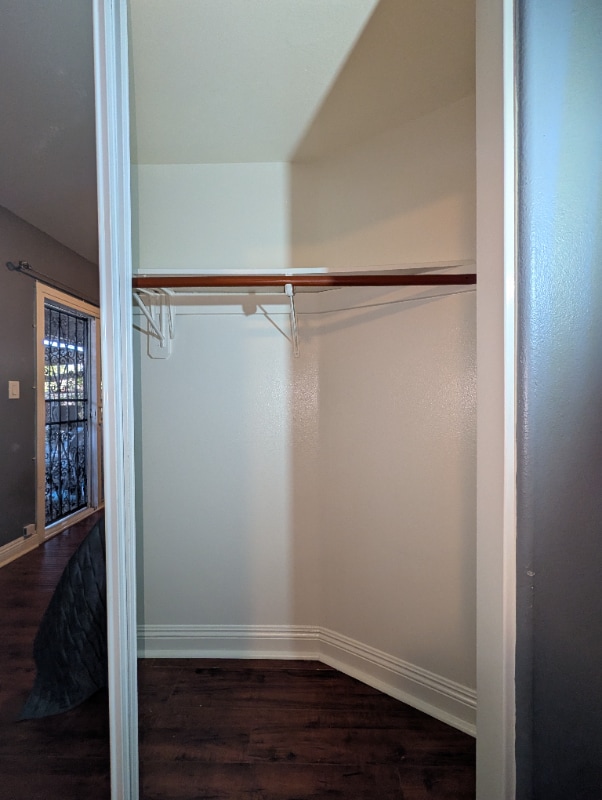 Building Photo - 1907 W Vernon Ave