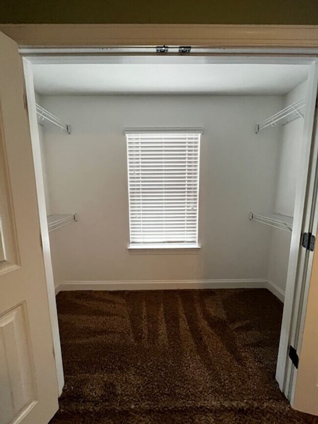 Building Photo - Move in Special, 1/2 off first months rent! Beautiful 2 Bedroom 2.5 Bathroom townhouse