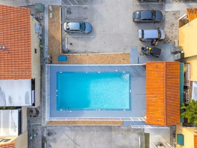 Building Photo - 2740 W 63rd St