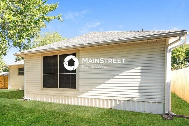 Building Photo - 3 Bedroom Pet-Friendly Home in CRANDALL, TX with Main Street Renewal