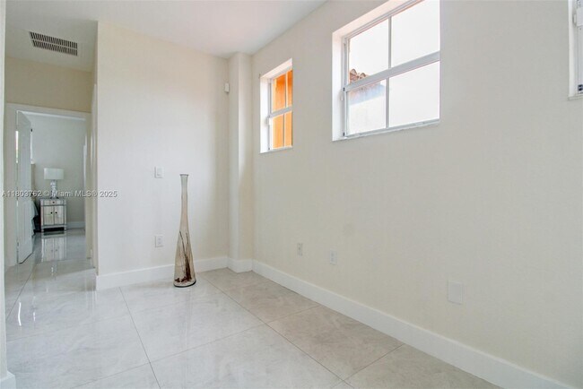 Building Photo - 15445 SW 26th Terrace