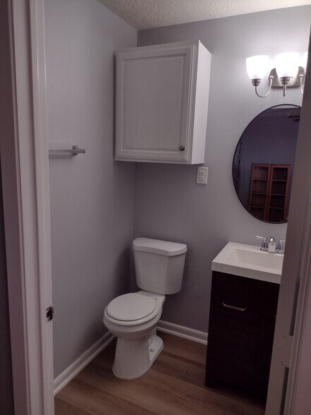 half bath - 3010 Ohio Ave