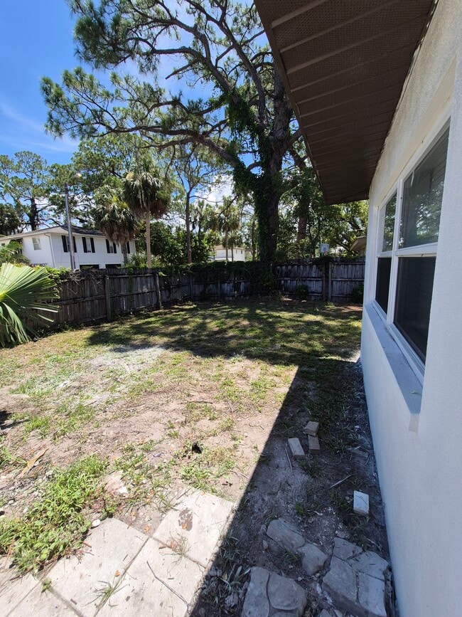 Building Photo - 5311 Luna Vista Dr