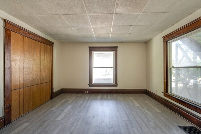 Building Photo - 485 Allyn St