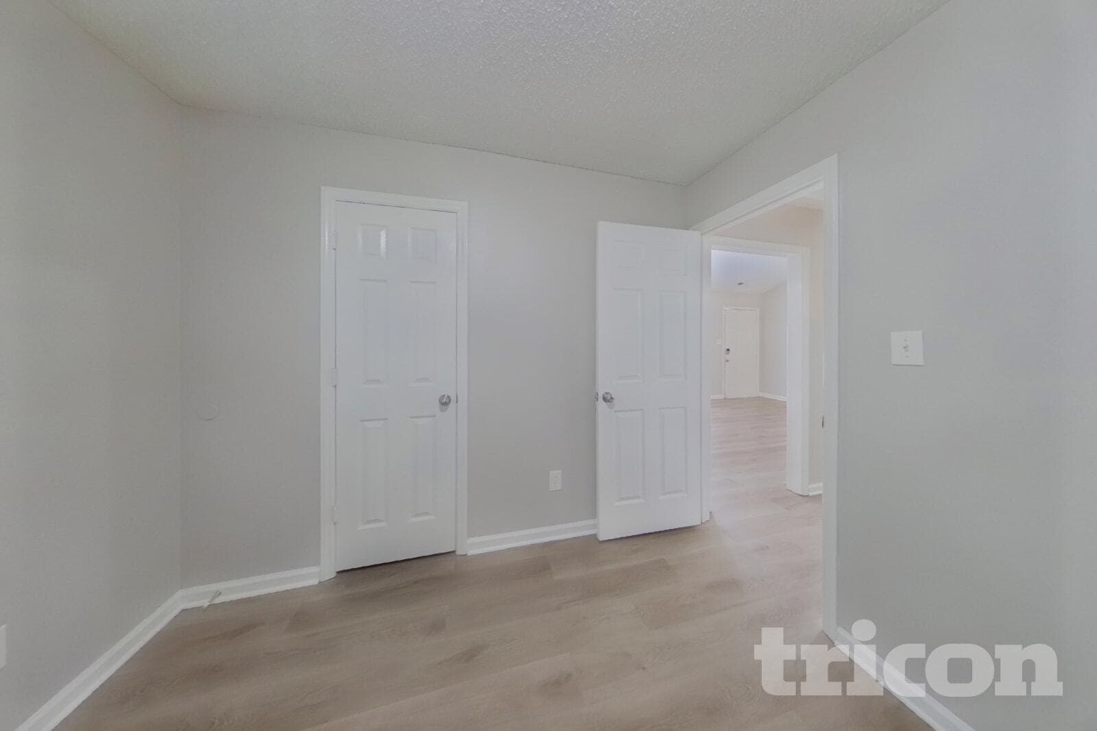 Building Photo - 212 Cottonwood Park Dr