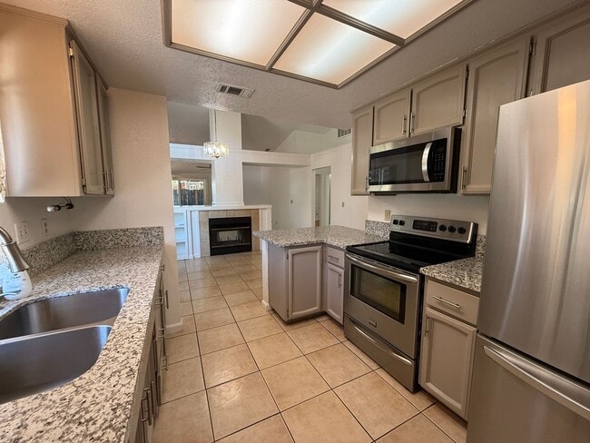 Building Photo - Get $400 Off Your 1st Month's Rent