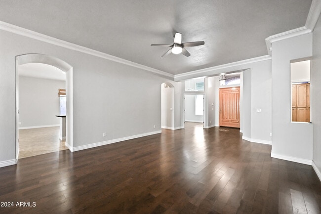 Building Photo - 6520 W Robin Ln