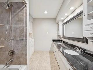 Building Photo - 6820 E Mockingbird Ln