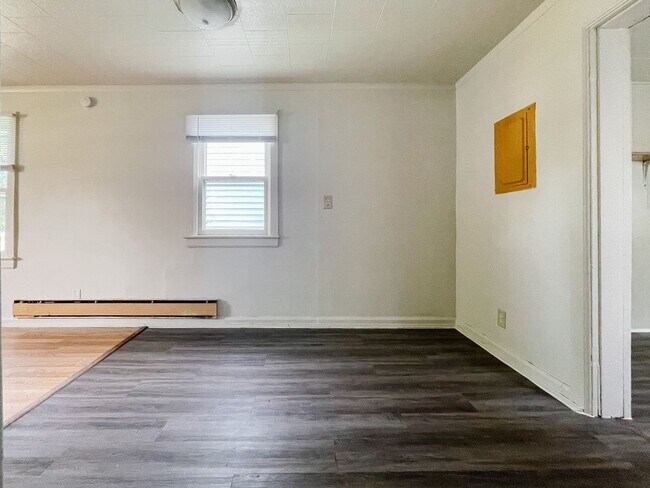 Building Photo - 810 S Luick Ave