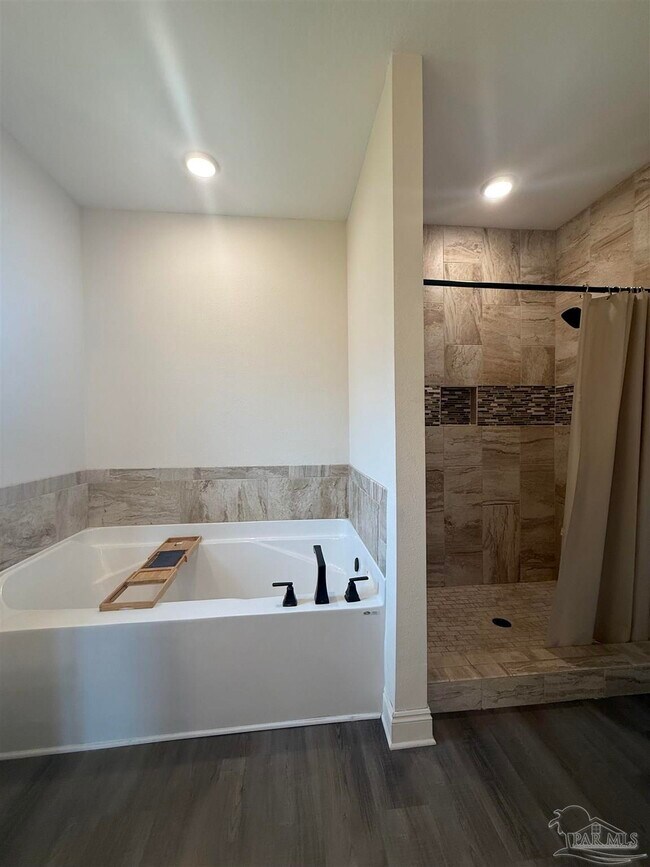 Building Photo - 5511 Micanopy Dr