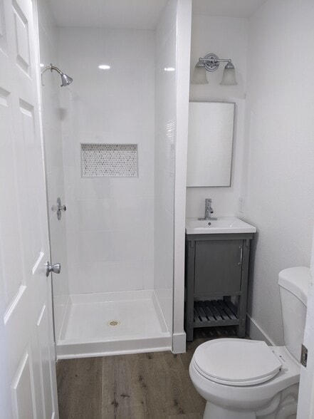 Backhouse - 3318 W 157th St