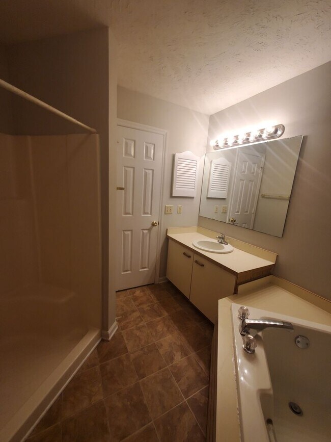 Building Photo - 6821 Willowbrook Dr