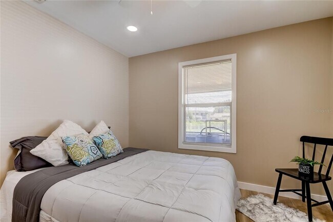 Building Photo - 1800 12th Ave S