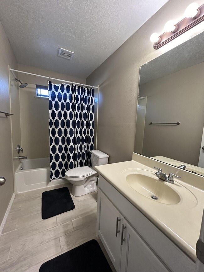 Building Photo - 835 Kipuka Dr NW