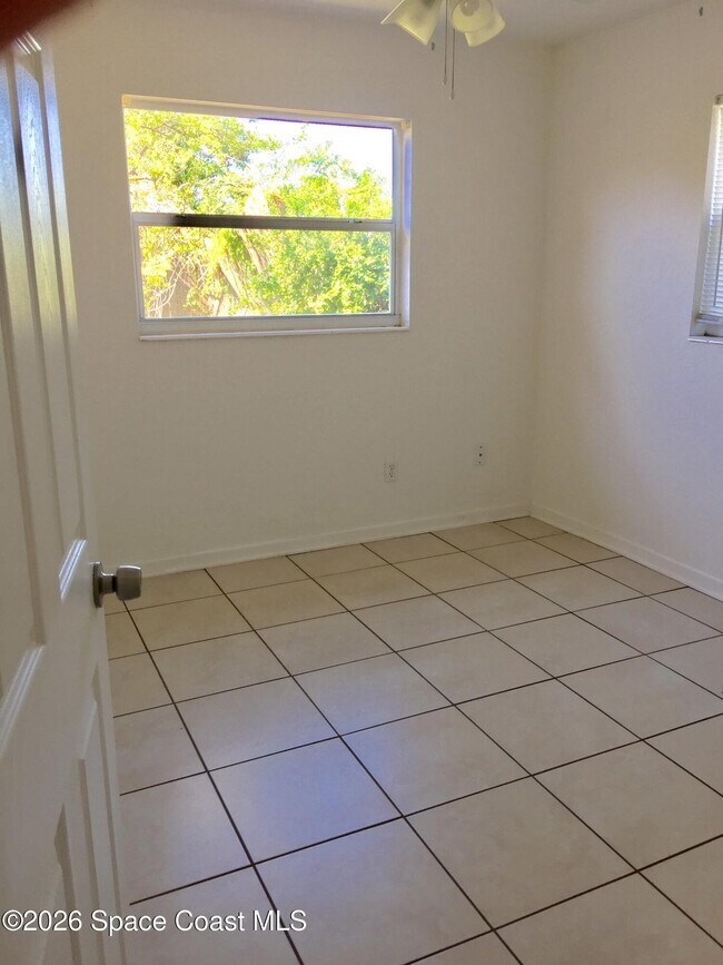 Building Photo - 955 Martinique Dr