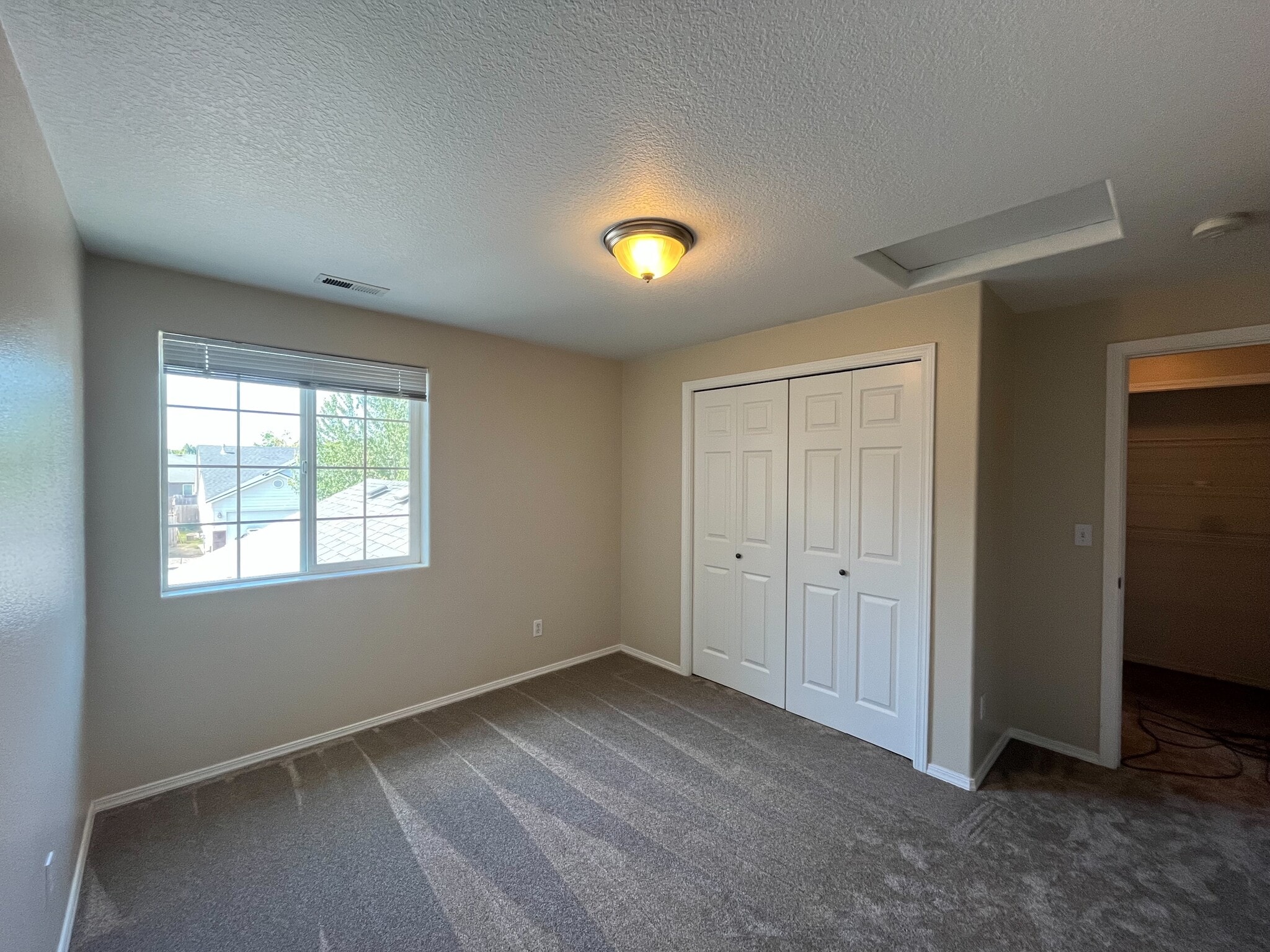 Building Photo - 1371 Ridgeview St