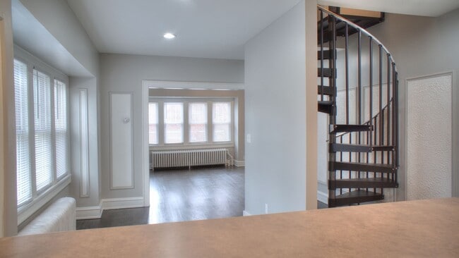 Building Photo - Murray Upper Flat