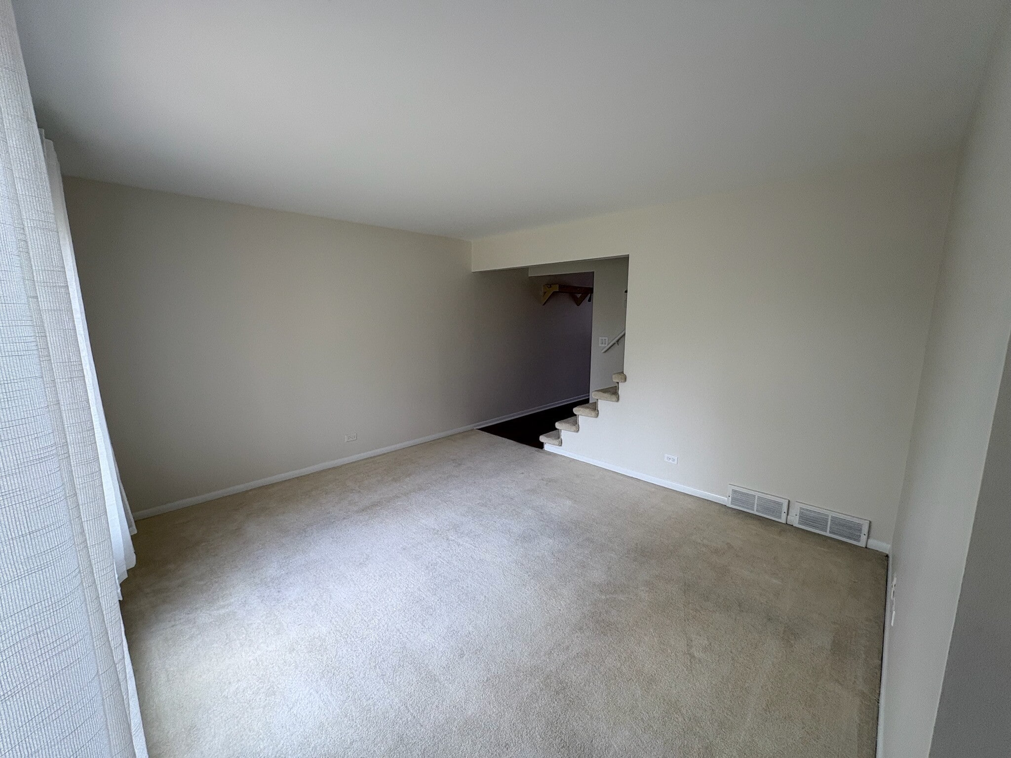 Building Photo - 356 2nd Ct