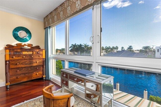 Building Photo - 70 Bay Colony Ln