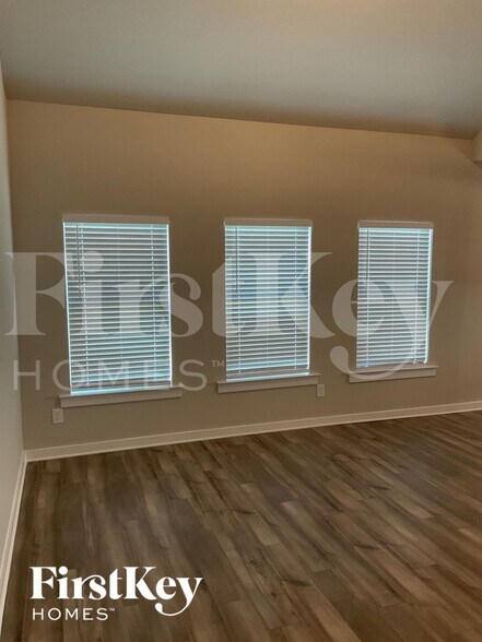 Building Photo - 300 Avalon Wy