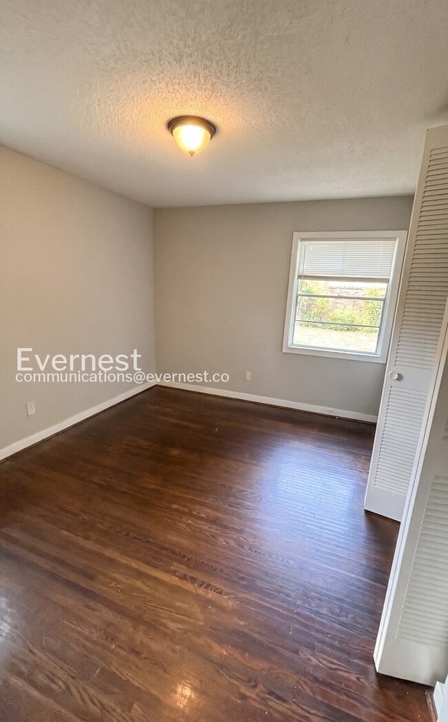 Building Photo - 224 13th Ave NE